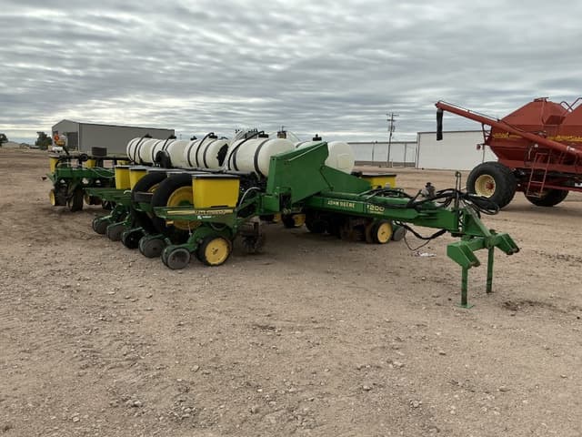 Image of John Deere 7200 equipment image 2
