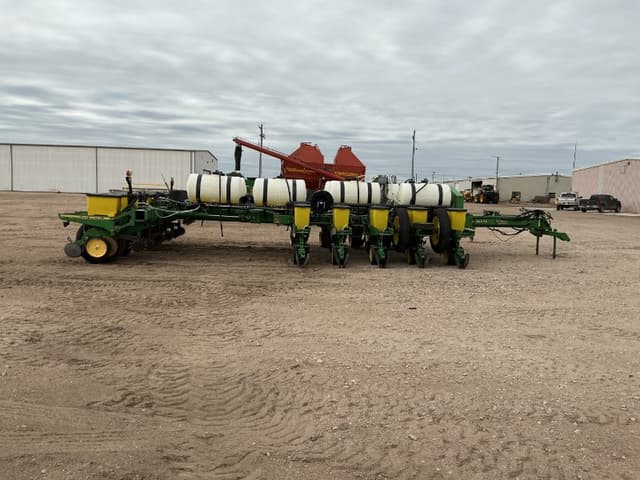 Image of John Deere 7200 equipment image 3