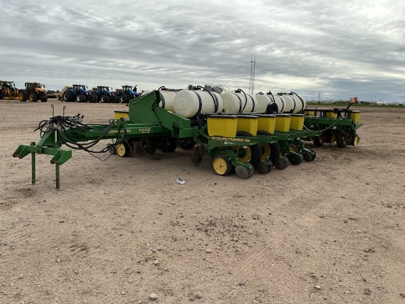 1995 John Deere 7200 Equipment Image0