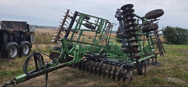 Image of John Deere 726 equipment image 1