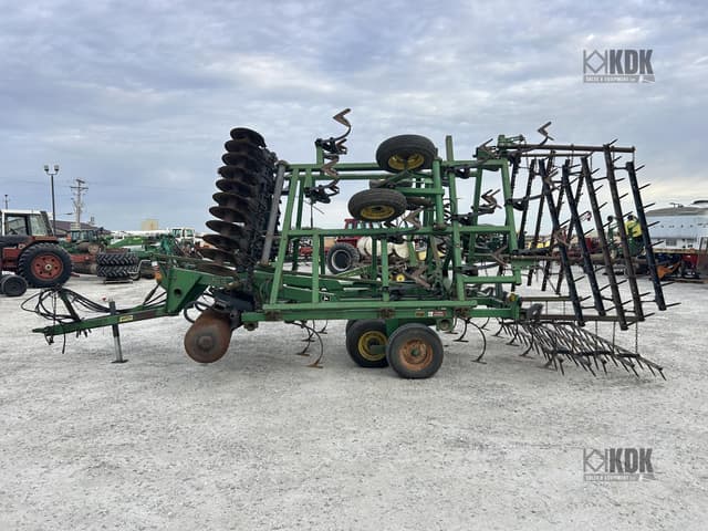 Image of John Deere 726 equipment image 1