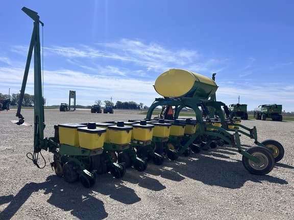 Image of John Deere 7300 equipment image 1