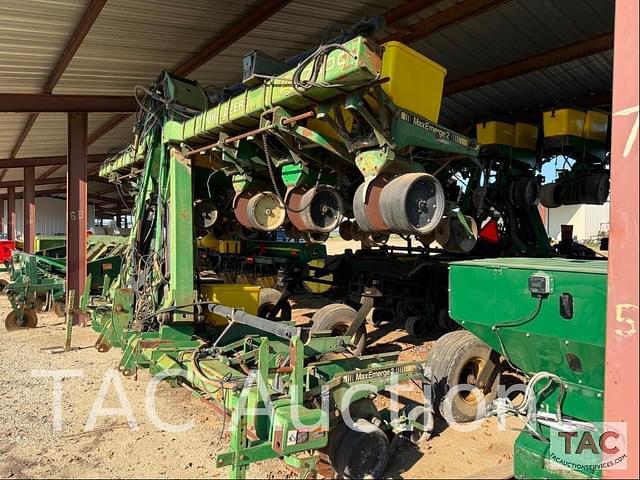 Image of John Deere 7300 equipment image 3