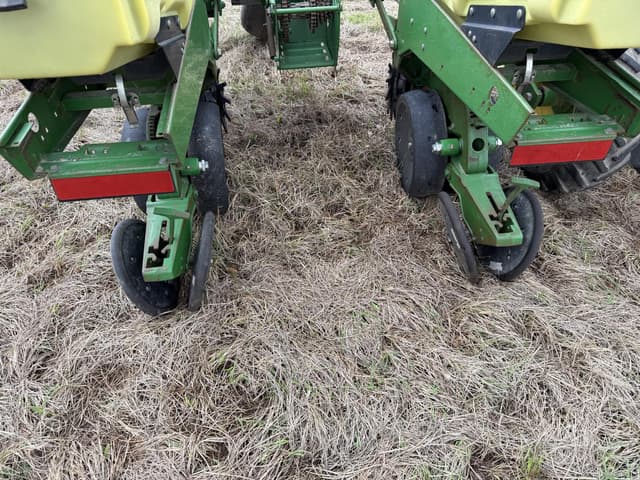 Image of John Deere 7300 equipment image 4