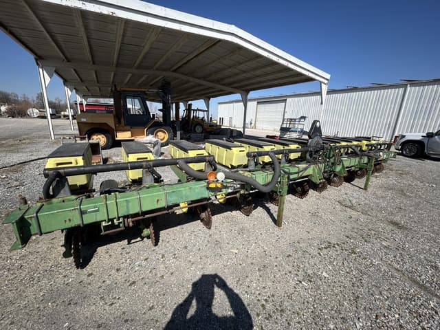 Image of John Deere 7300 equipment image 1