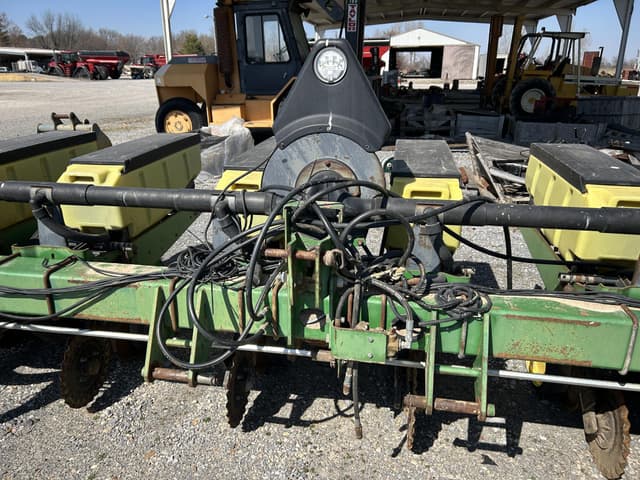 Image of John Deere 7300 equipment image 4