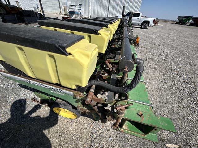 Image of John Deere 7300 equipment image 2