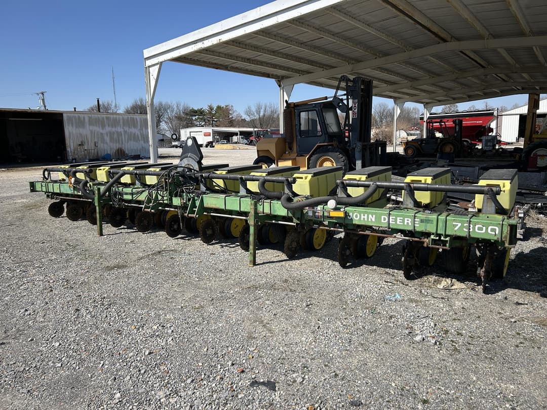 Image of John Deere 7300 Primary image
