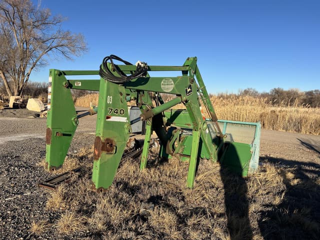 Image of John Deere 740 equipment image 1