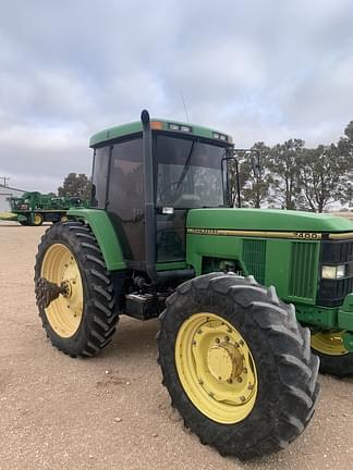 Image of John Deere 7400 equipment image 4