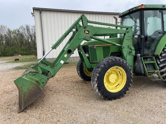 Image of John Deere 7400 equipment image 1