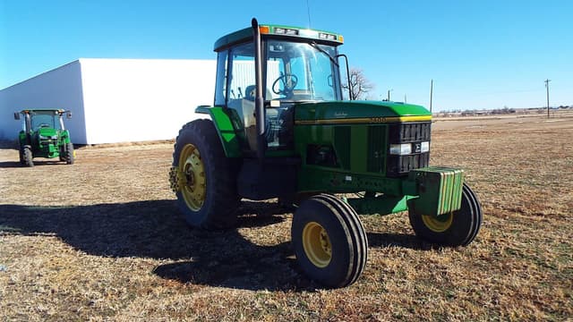 Image of John Deere 7400 equipment image 1
