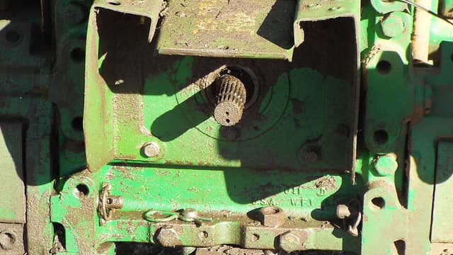 Image of John Deere 7400 equipment image 4