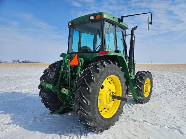 Image of John Deere 7400 equipment image 4