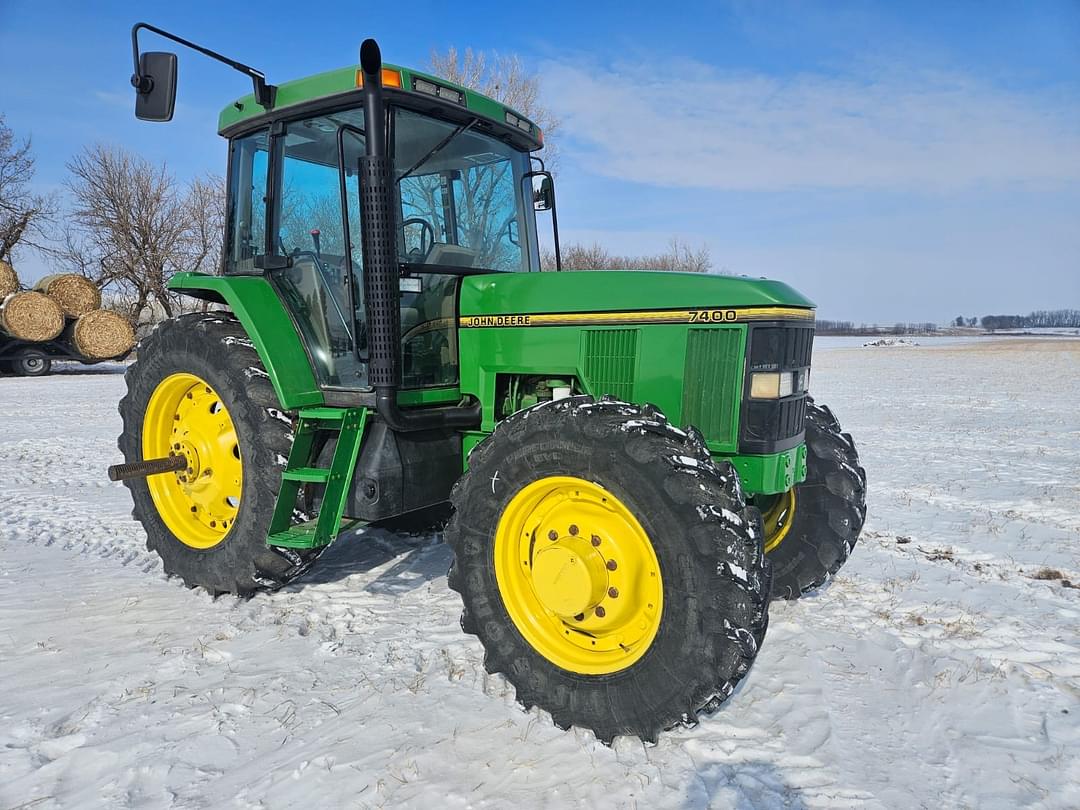 Image of John Deere 7400 Primary image