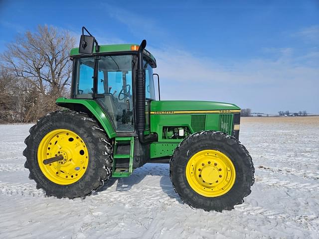 Image of John Deere 7400 equipment image 1