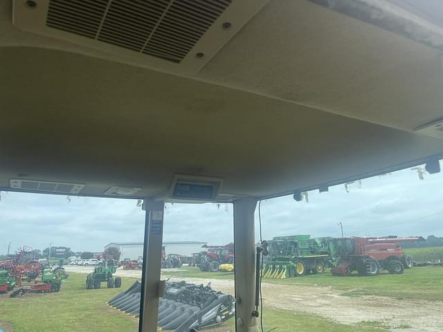 Image of John Deere 7400 equipment image 2