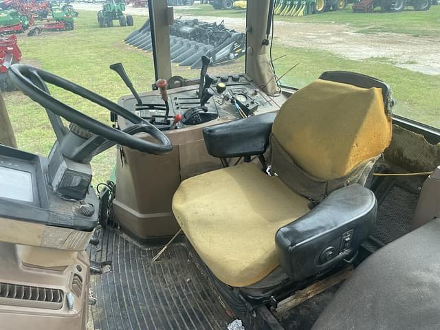 Image of John Deere 7400 equipment image 3