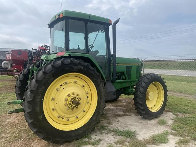 Image of John Deere 7400 equipment image 1