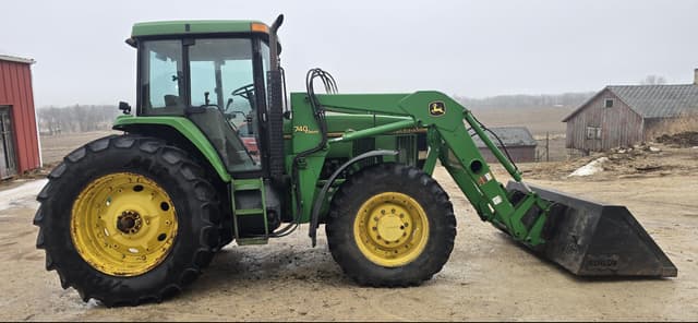 Image of John Deere 7400 equipment image 3