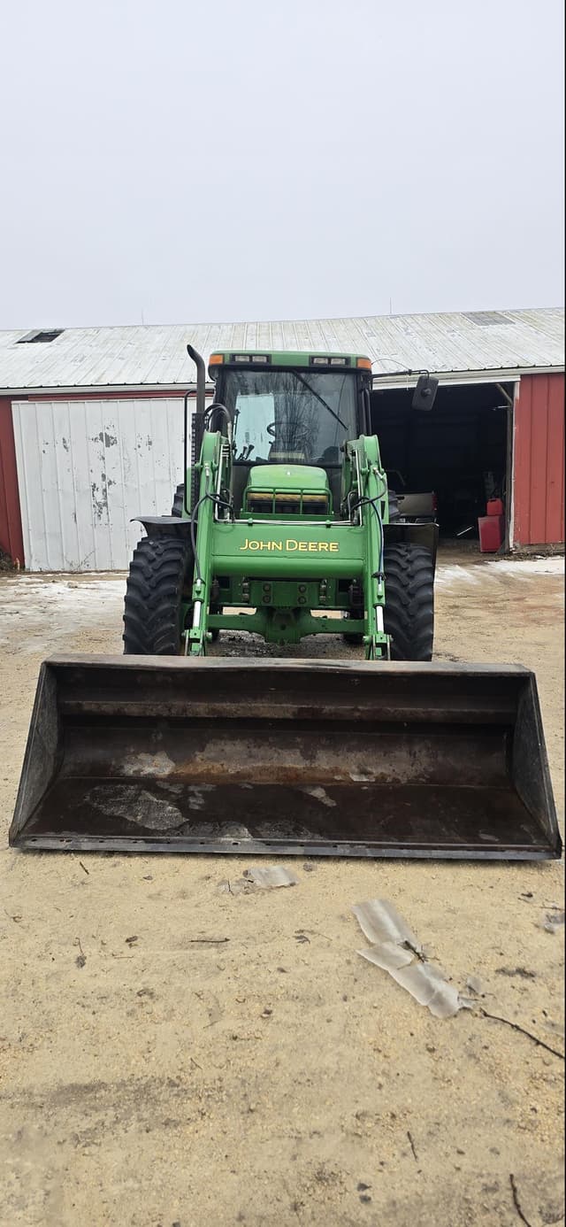 Image of John Deere 7400 equipment image 1