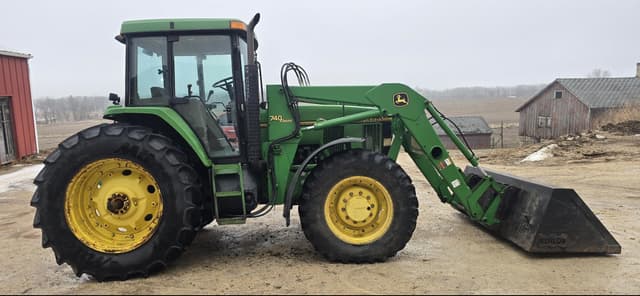 Image of John Deere 7400 equipment image 3