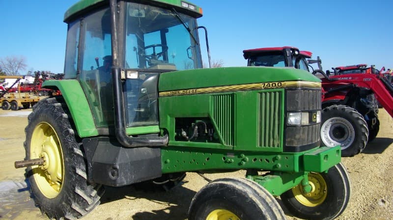Image of John Deere 7400 Image 1