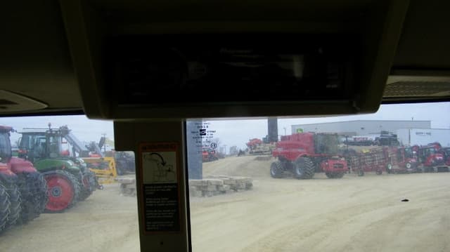 Image of John Deere 7400 equipment image 3