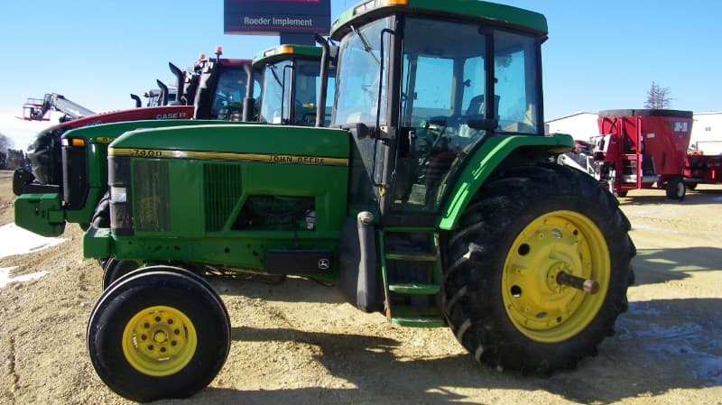 Image of John Deere 7400 Primary image