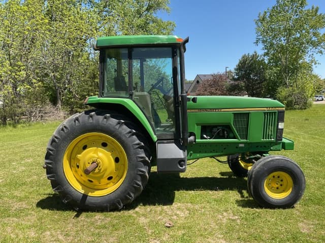 Image of John Deere 7400 equipment image 3