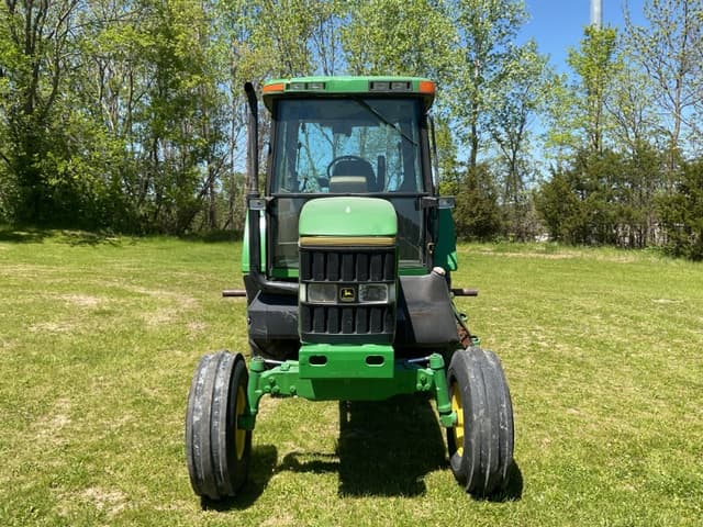 Image of John Deere 7400 equipment image 1
