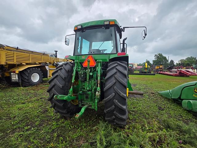 Image of John Deere 7400 equipment image 3