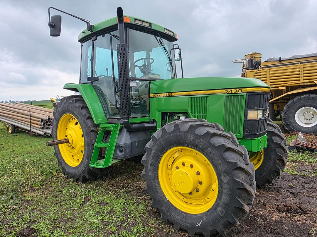 Image of John Deere 7400 Primary image