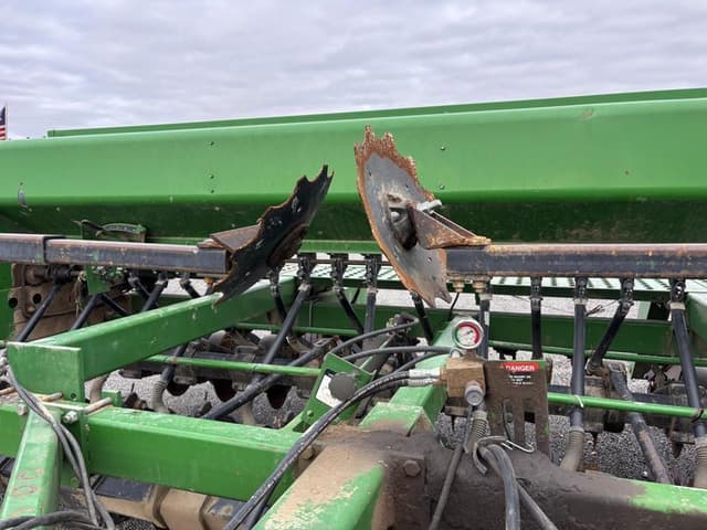 Image of John Deere 750 equipment image 4