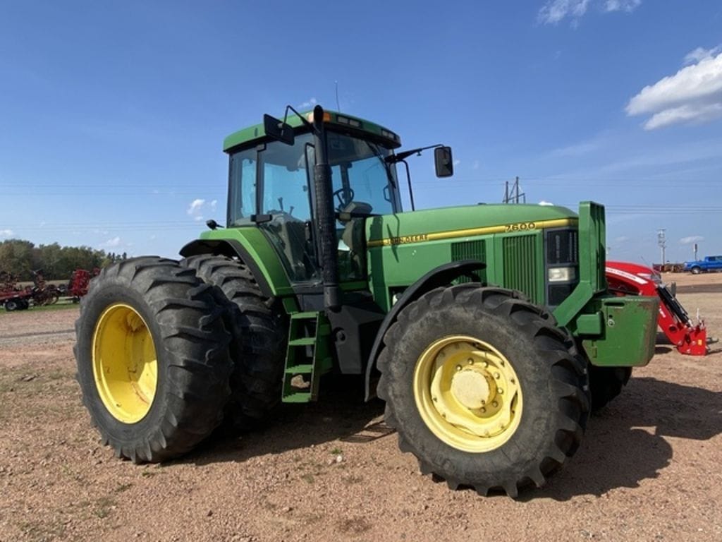 1995 John Deere 7600 Equipment Image0