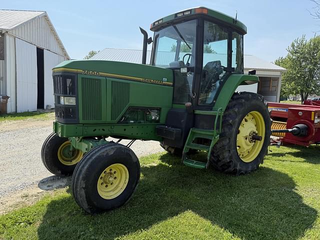 Image of John Deere 7600 equipment image 1