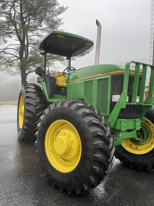 Image of John Deere 7700 equipment image 3