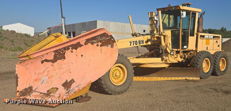 Image of John Deere 770BH Primary image