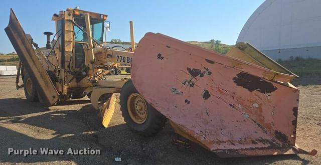 Image of John Deere 770BH equipment image 2