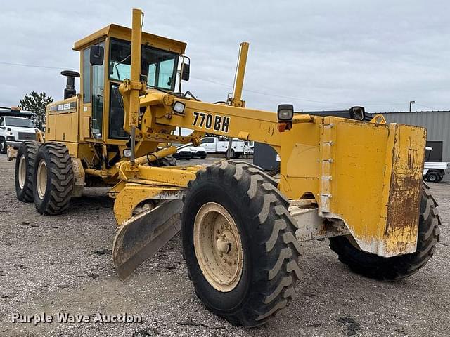 Image of John Deere 770BH equipment image 2