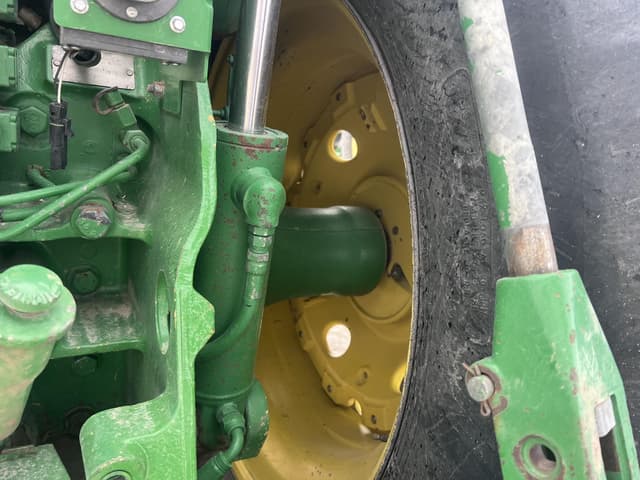 Image of John Deere 8100 equipment image 4