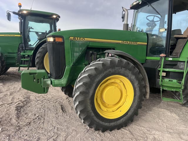 Image of John Deere 8100 equipment image 1