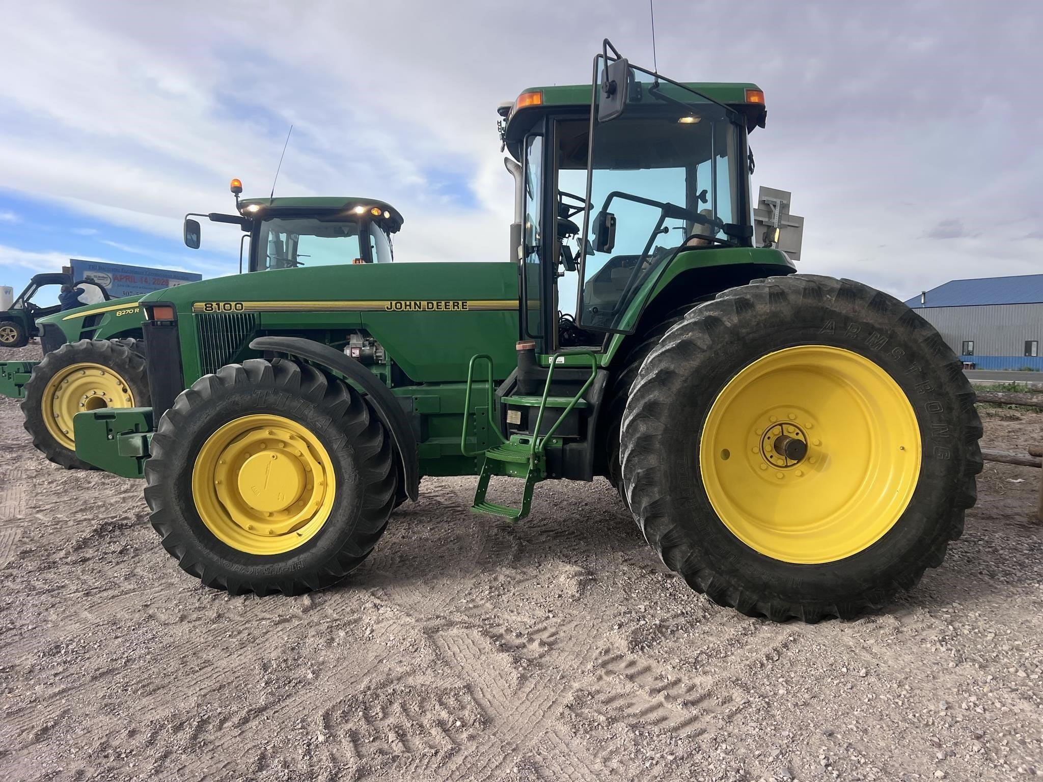 1995 John Deere 8100 Equipment Image0