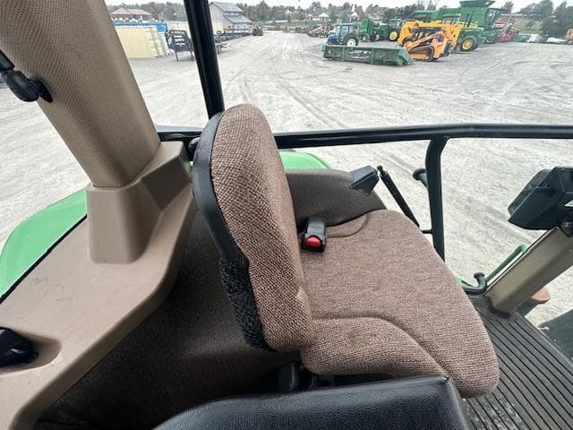 Image of John Deere 8100 equipment image 2