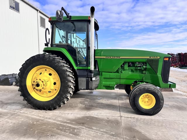 Image of John Deere 8100 equipment image 1