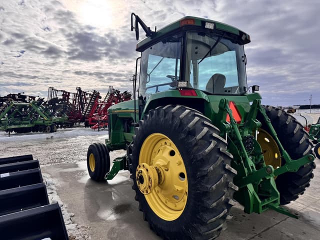 Image of John Deere 8100 equipment image 4