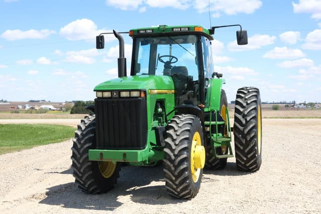 Image of John Deere 8100 equipment image 2