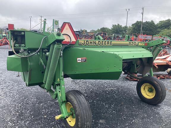 Image of John Deere 820 equipment image 3