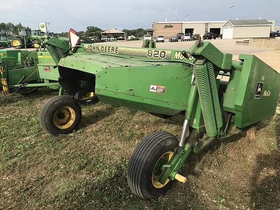 Image of John Deere 820 equipment image 1