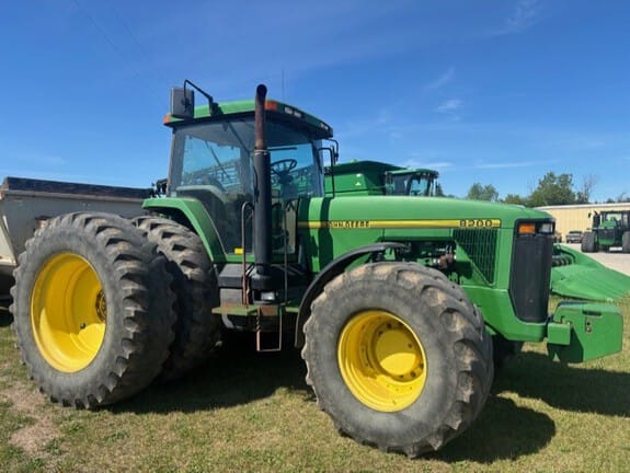 1995 John Deere 8200 Equipment Image0